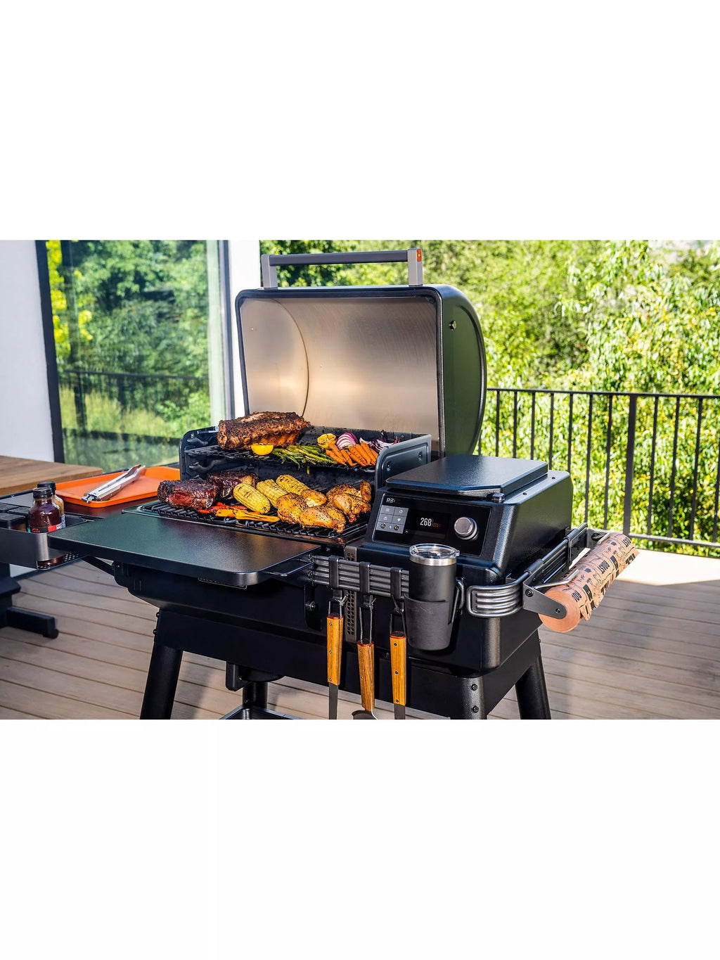 Traeger Ironwood UK WiFi Connected Wood Pellet BBQ, Black