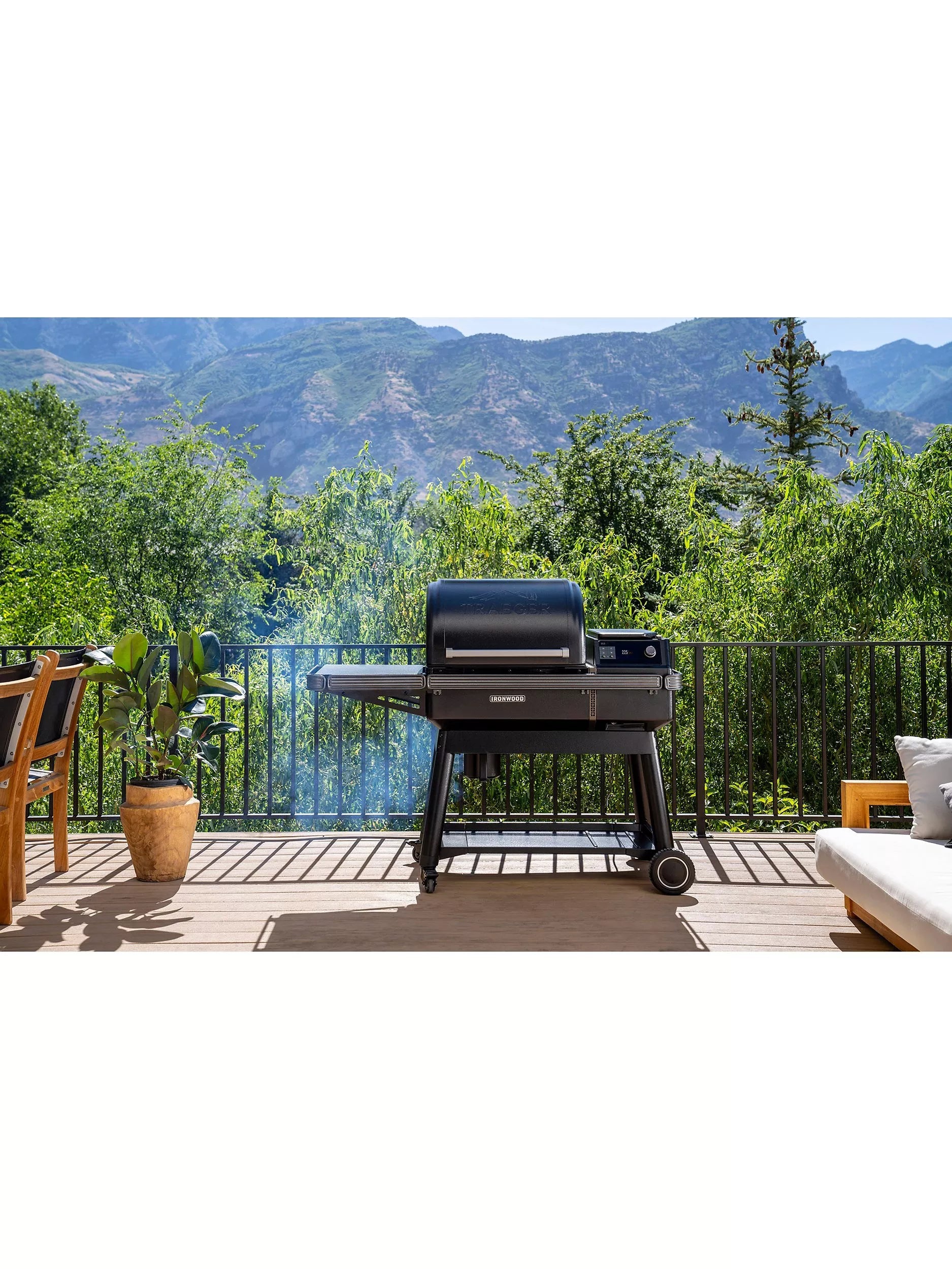 Traeger Ironwood UK WiFi Connected Wood Pellet BBQ, Black