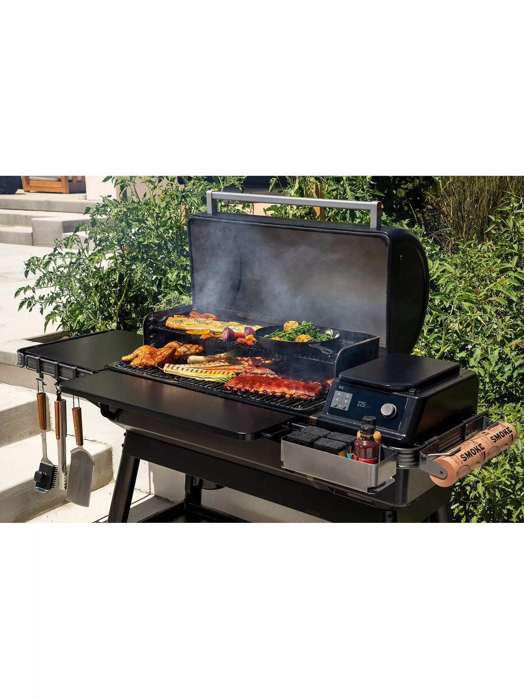 Traeger Ironwood XL UK WiFi Connected Wood Pellet BBQ, Black