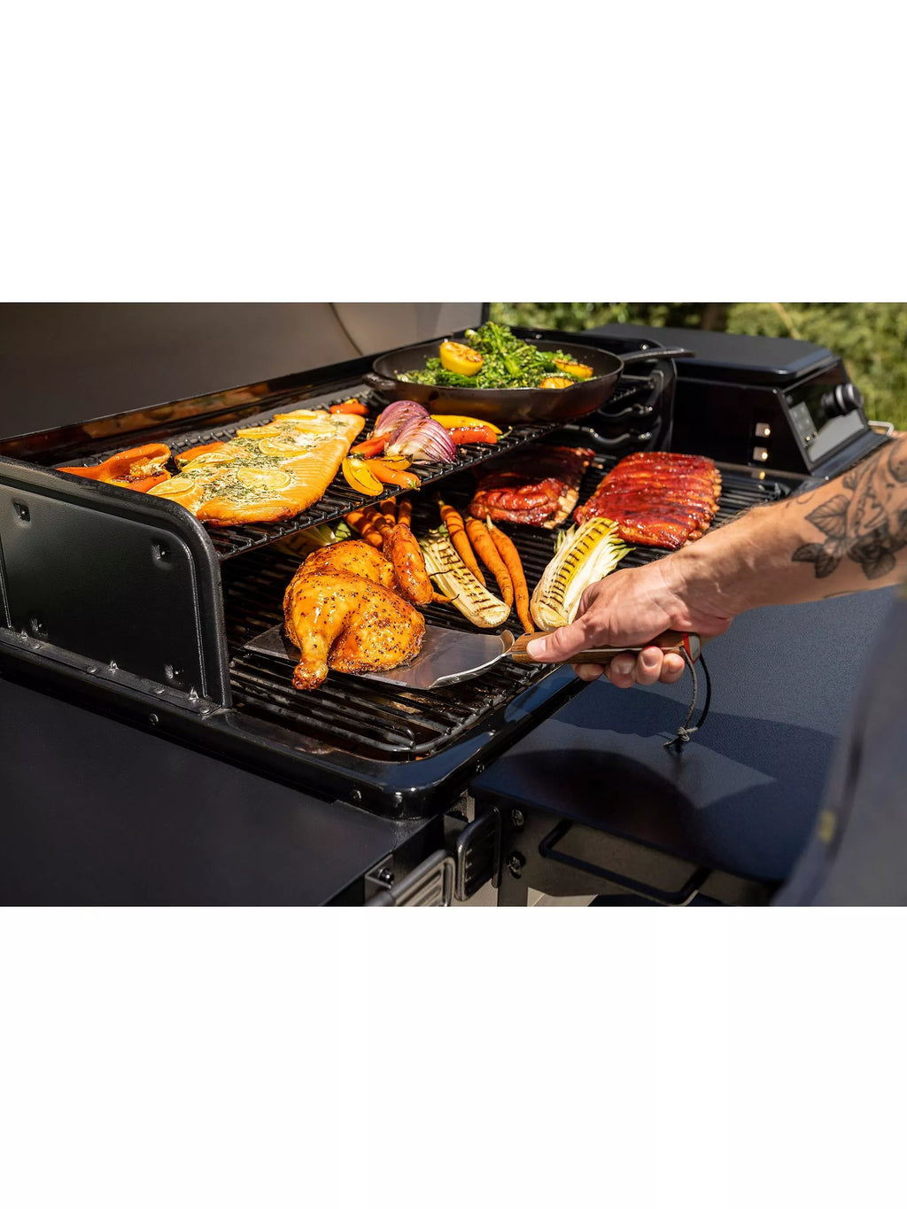 Traeger Ironwood XL UK WiFi Connected Wood Pellet BBQ, Black