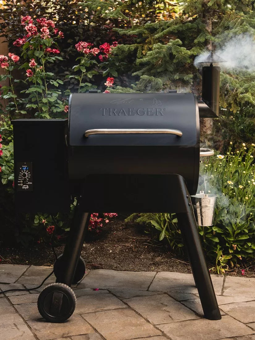 Traeger Pro 22 Wood Pellet BBQ, Black