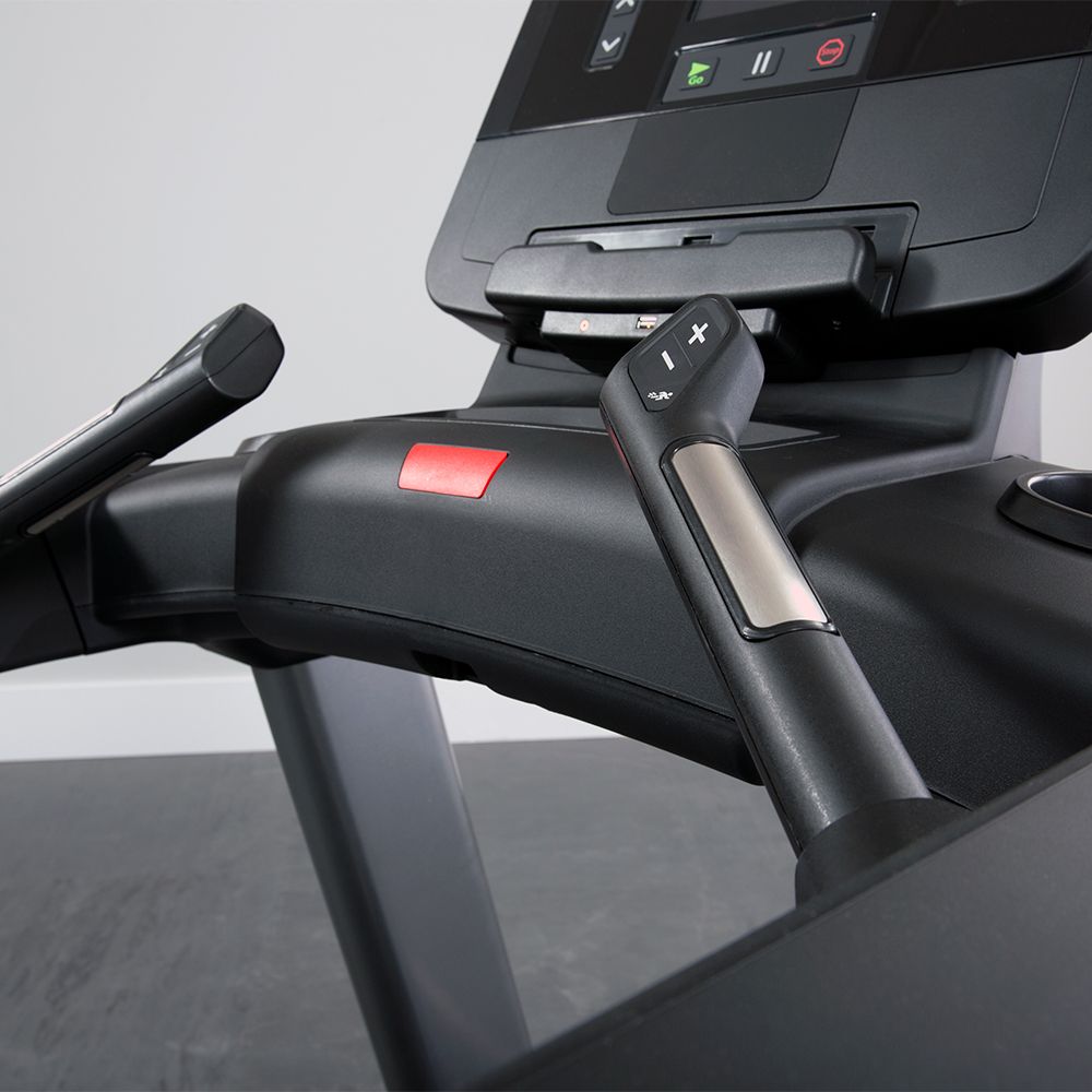 Life Fitness Club Series+  Treadmill