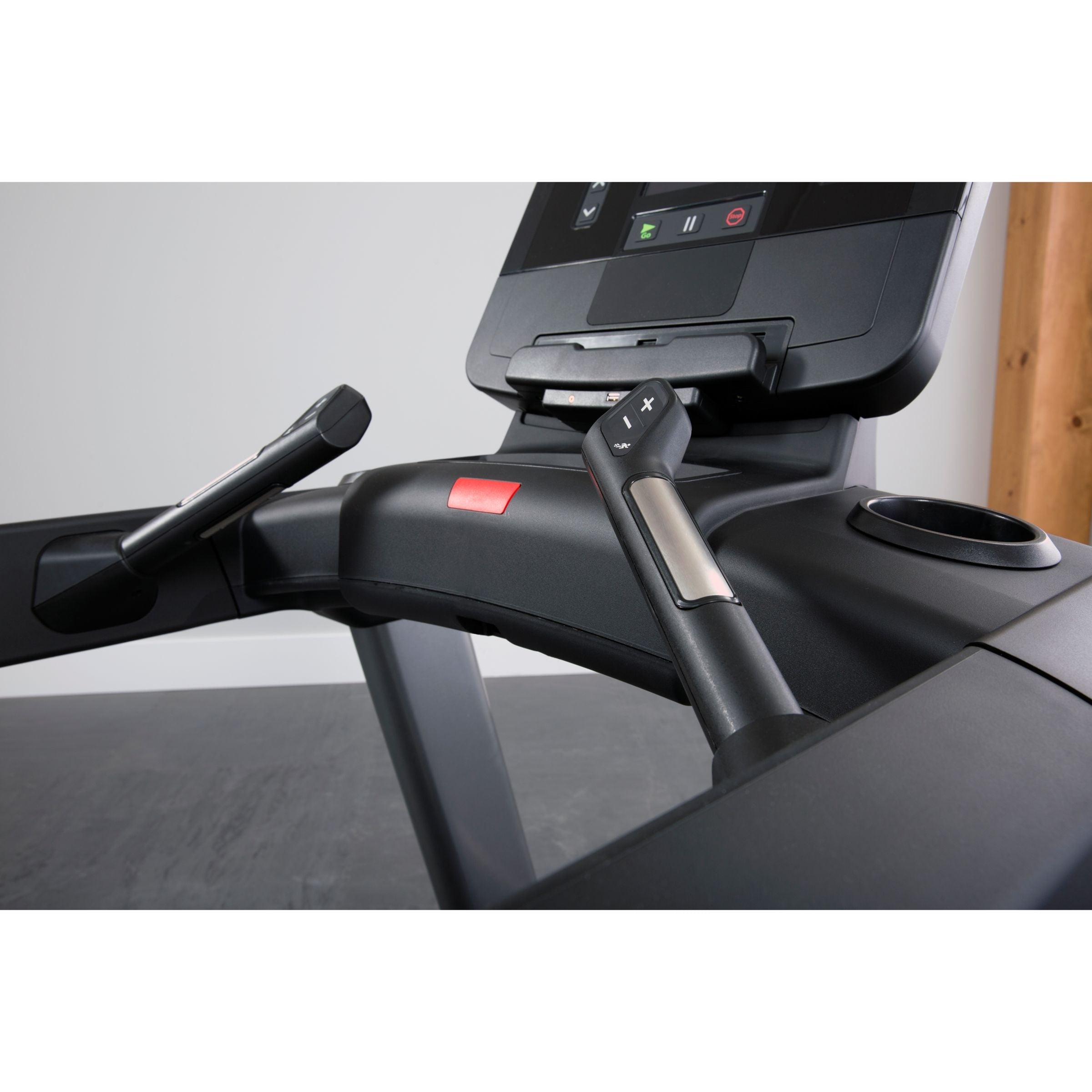 Life Fitness Club Series+  Treadmill