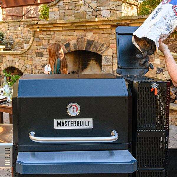 Masterbuilt Gravity Series® 1050 Digital Charcoal Grill + Smoker MB20041320